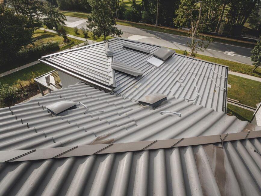 Installing Onduline roofing sheets